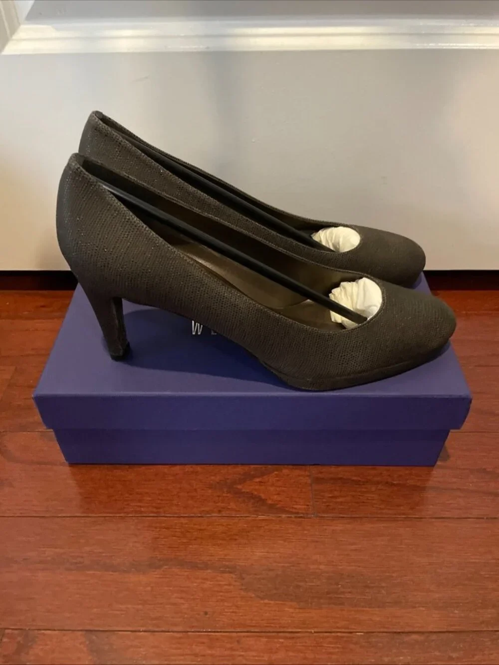 Stuart Weitzman Blog In Gary Women's High-Heel Pump Shoes - Picture 4 of 8